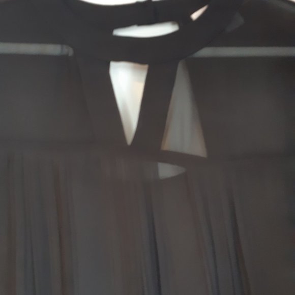 French Connection Blouse Black sheer, feminine 3/4 sleeve peep back - Picture 6 of 7